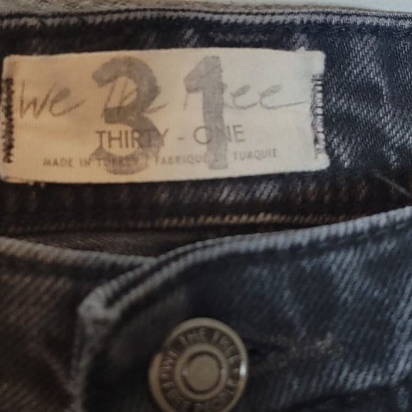 We The Free Shelby Low Rise Boyfriend Jeans Straight Leg, Black Size 31 - Picture 5 of 5